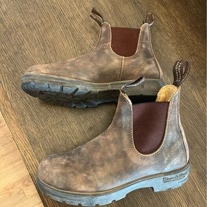 WOMEN'S CLASSICS
CHELSEA BOOTS - RUSTIC BROWN Blundstone